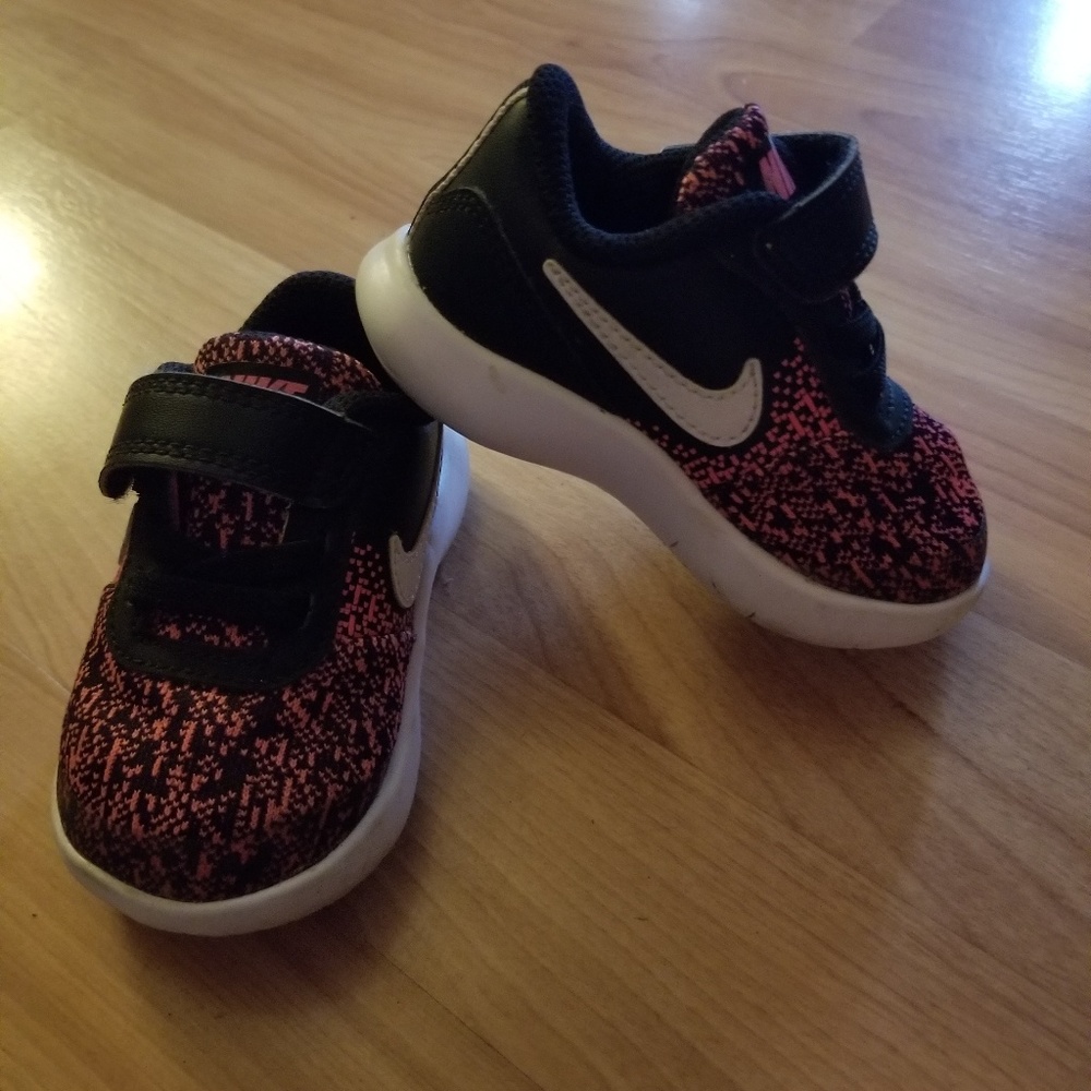 Baby Girl Nike shoes Size 4C Worn Twice!